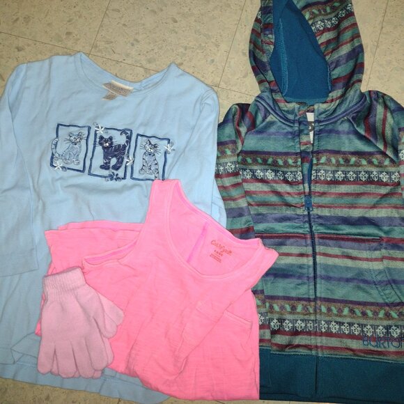One jackt, one long sleeve blue shirt, a pink tank and a pair of gloves, XS size